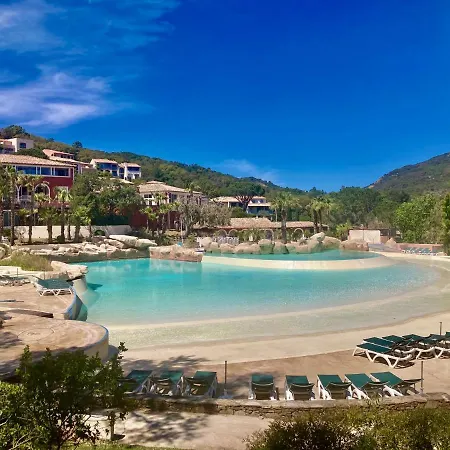 Les Restanques Rez Jardin 2063 아파트 *